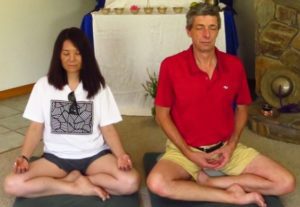 2 people meditating